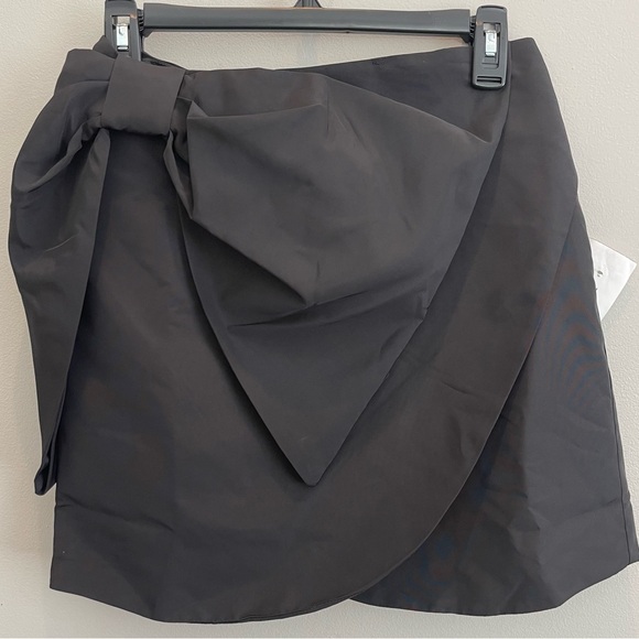 FARM RIO Tafeta Mini Skirt Size XS Black Bow Cocktail Mini Holiday CLASSY NWT - Picture 1 of 9